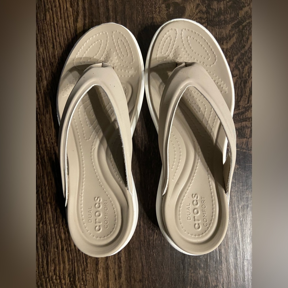 Crocs Capri V Lightweight Flip Flop Thong Sandals Shoes Women’s Size 5